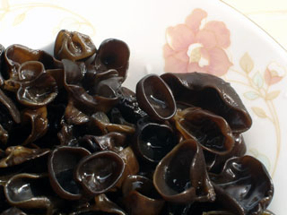 Extracto de Fungo Negro em pó com polissacarídeos 10% Solúvel em água para regulação do açúcar no sangue e alimentos funcionais hipolipídicos